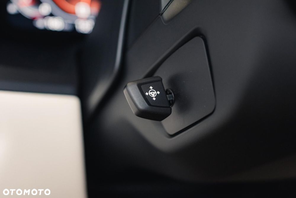 BMW Seria 8 M850i xDrive - 28