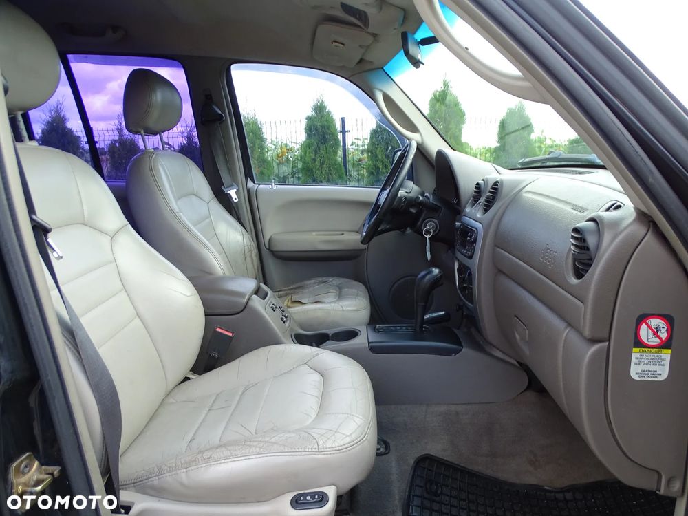 Jeep Liberty - 11