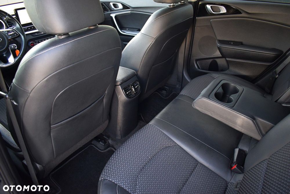 Kia Ceed - 13