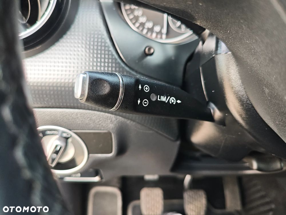 Mercedes-Benz Klasa A 180 (BlueEFFICIENCY) - 31