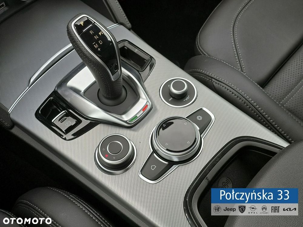 Alfa Romeo Stelvio - 23