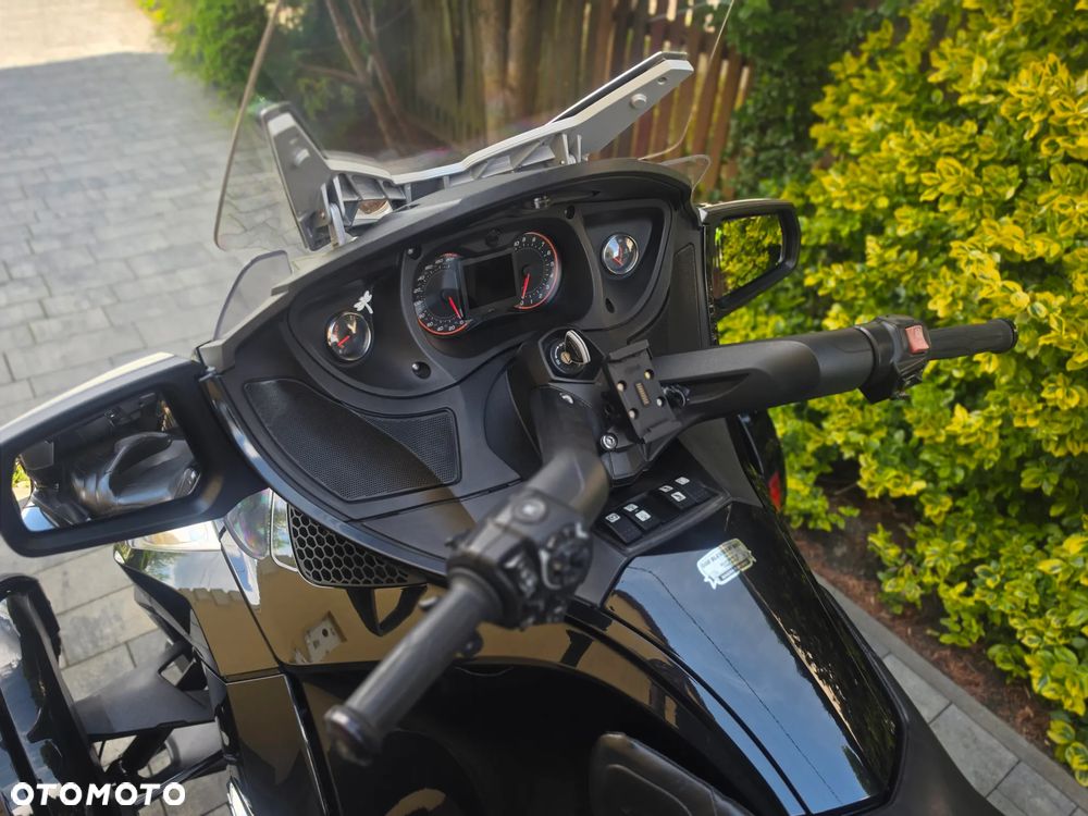 Can-Am Spyder - 16