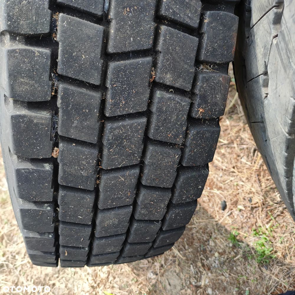 Opona Michelin X 235-75-17,5 - 3