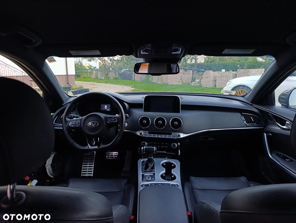 Kia Stinger - 25