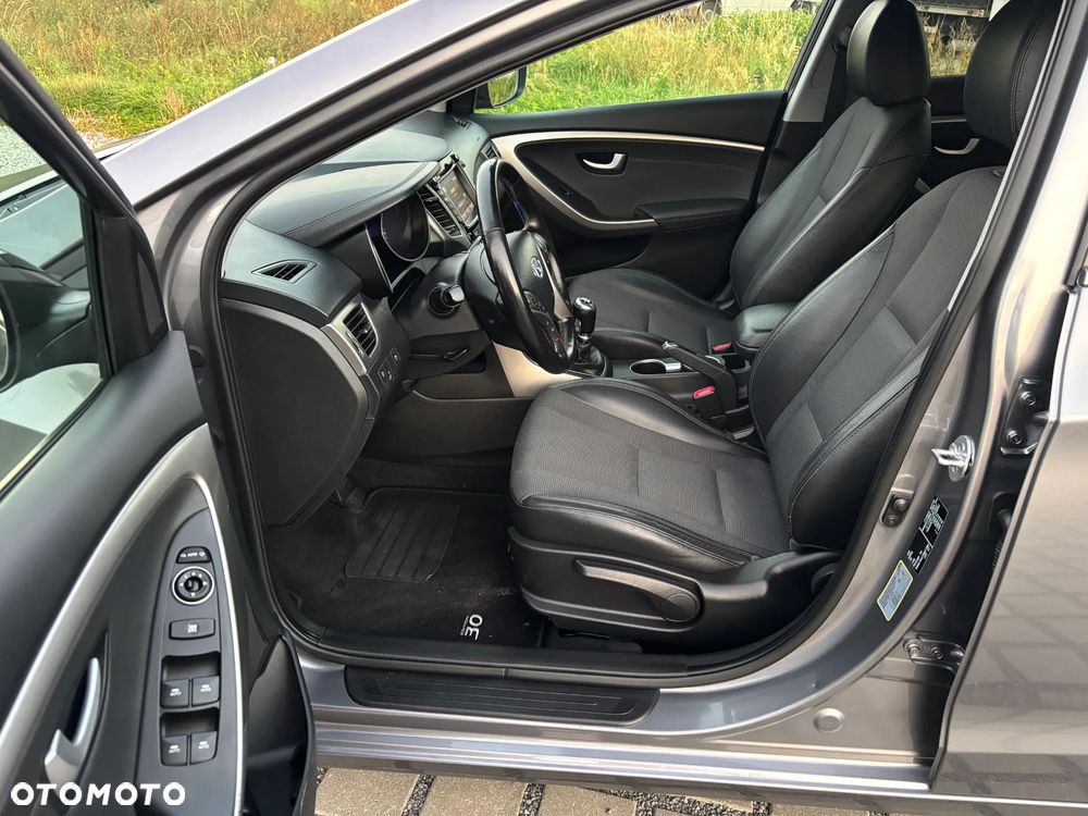 Hyundai i30 blue 1.6 CRDi Passion - 6