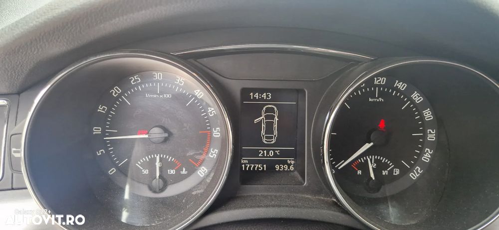 Skoda Superb 2.0 TDI PD Comfort - 9