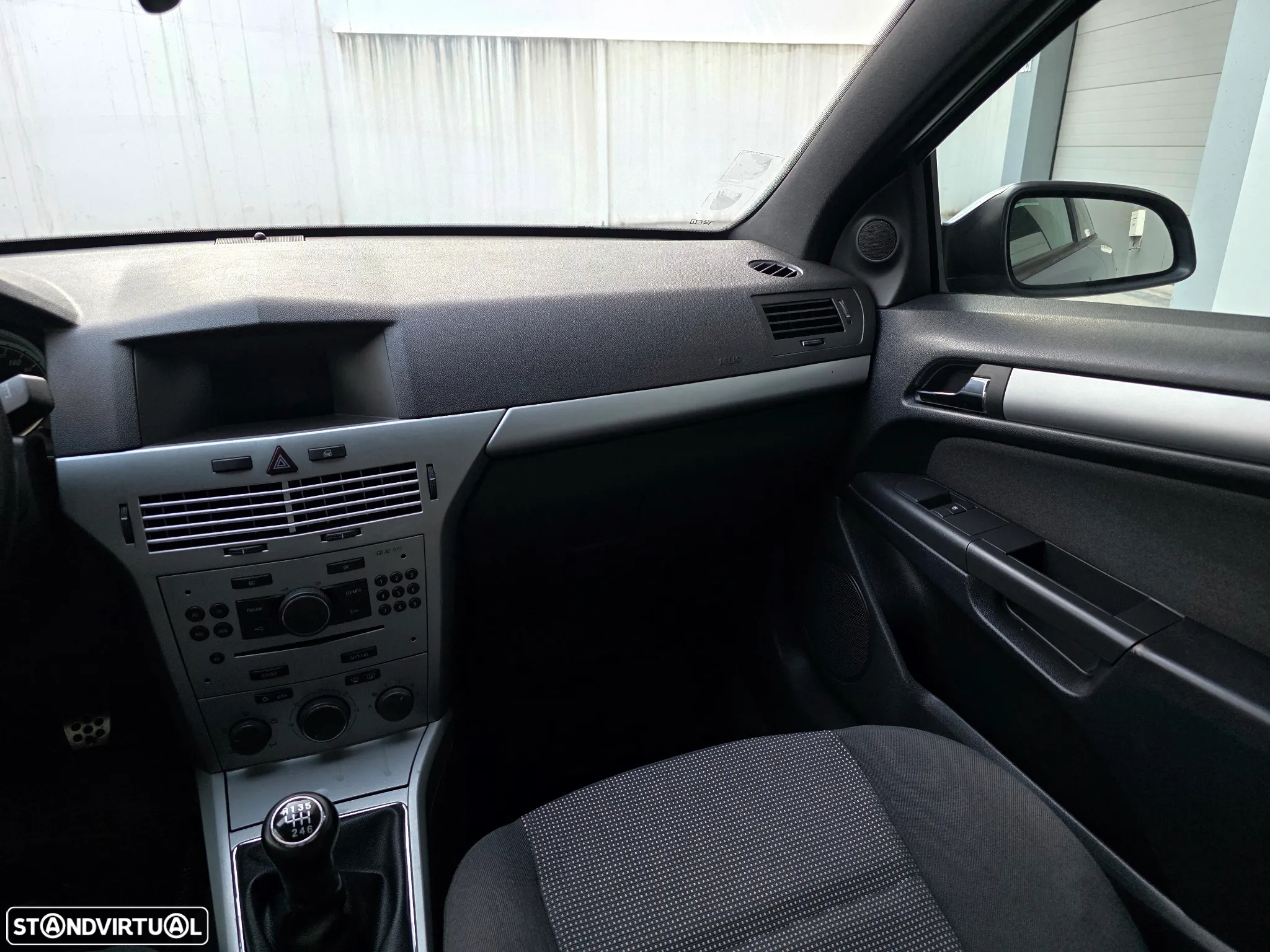 Opel Astra GTC 1.3 CDTi - 41