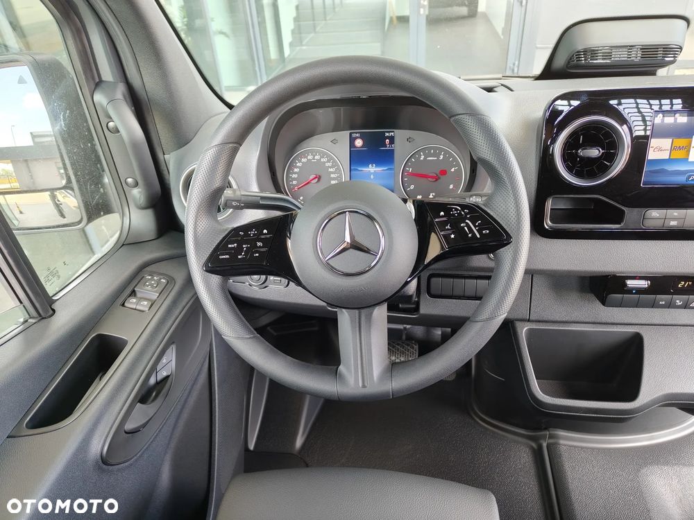 Mercedes-Benz Sprinter - 13