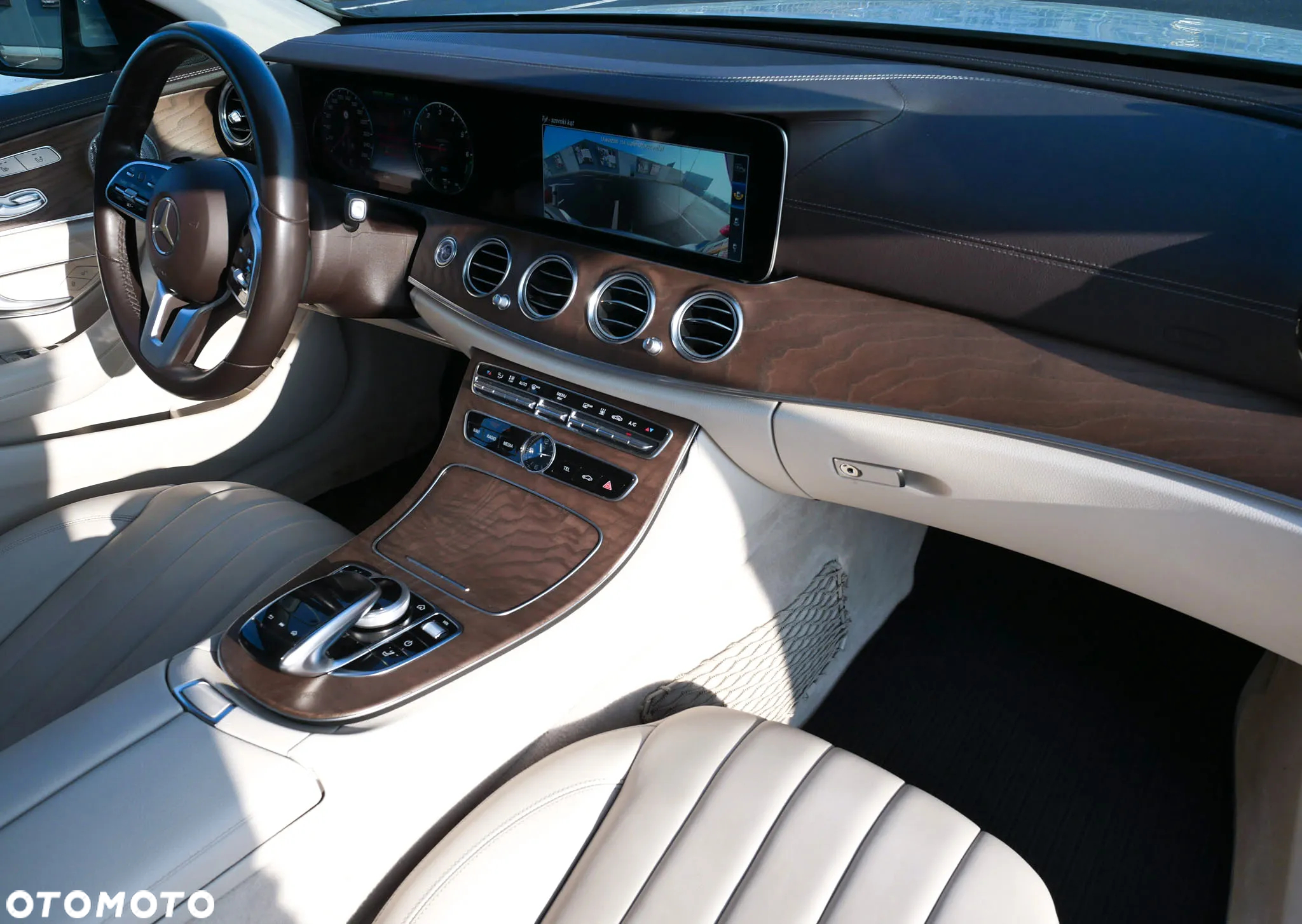 Mercedes-Benz Klasa E 300 de AMG - 19