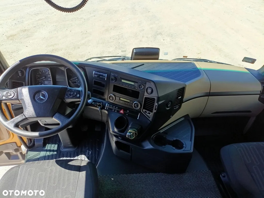 Mercedes-Benz Actros 1845 StreamSpace Low Deck Mega - 12