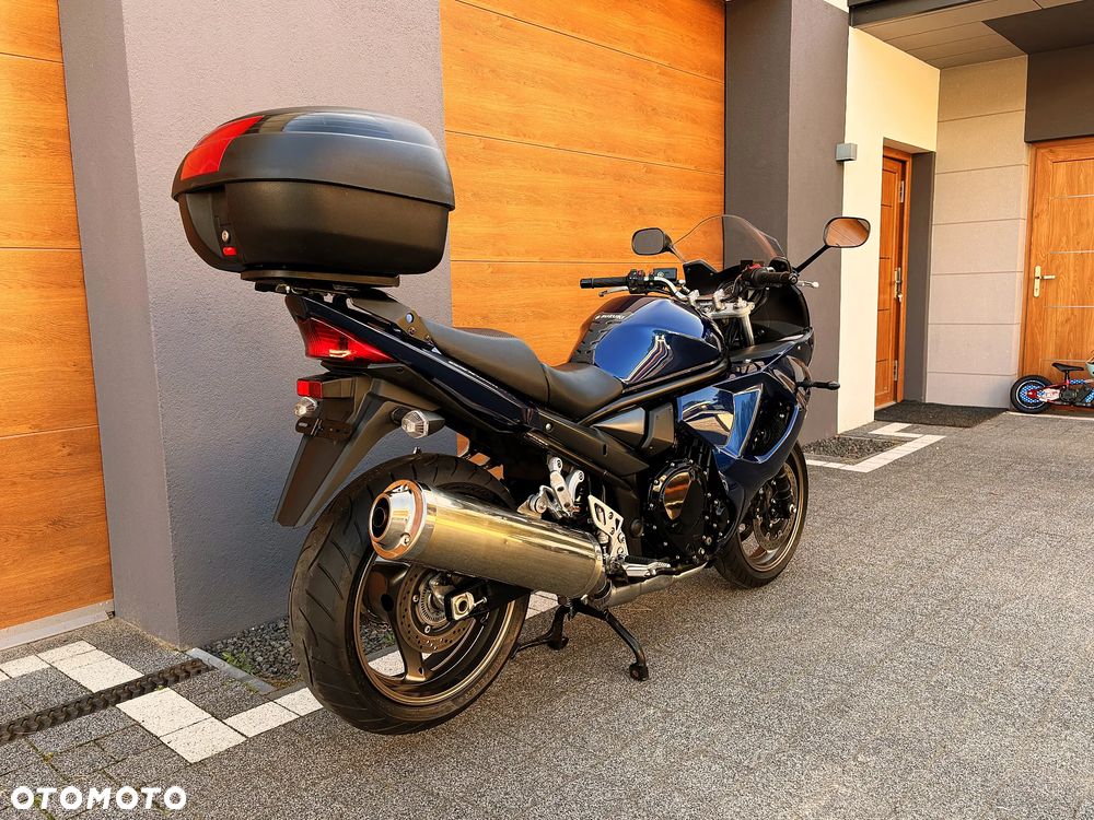 Suzuki GSX - 3