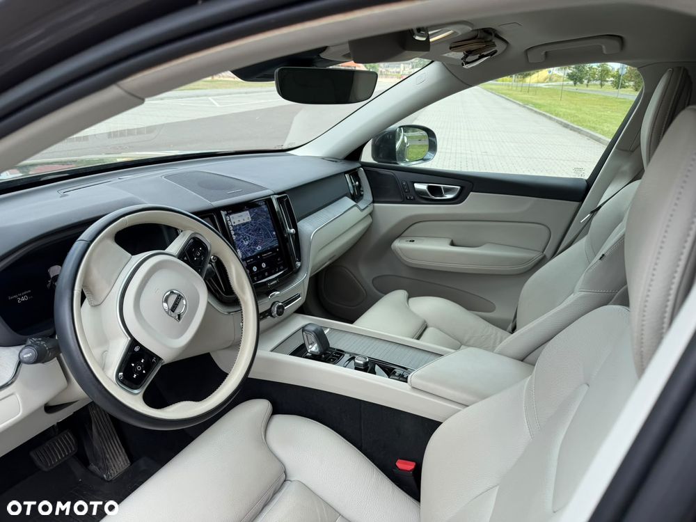 Volvo XC 60 B5 B AWD Plus Bright - 12