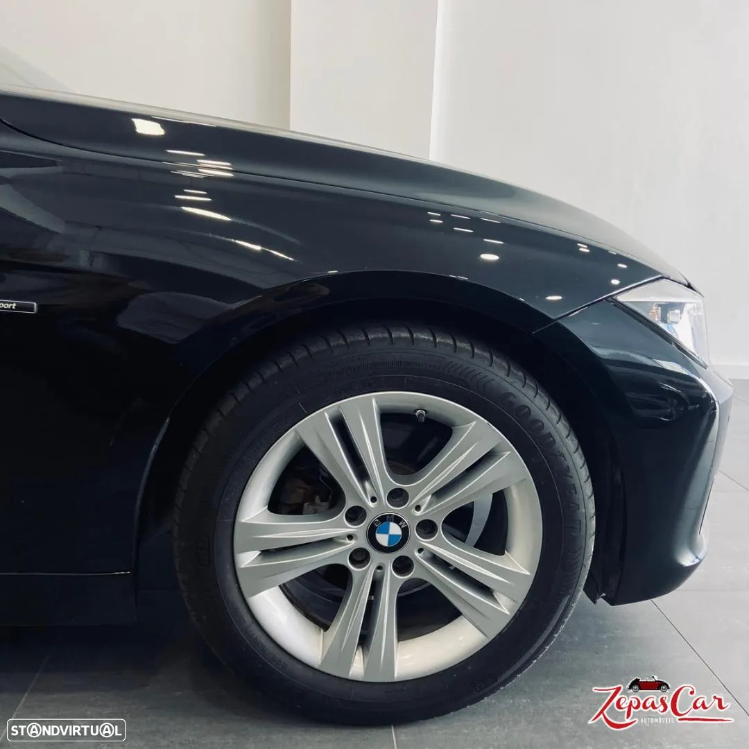 BMW 320 d Touring Auto Line Luxury - 3