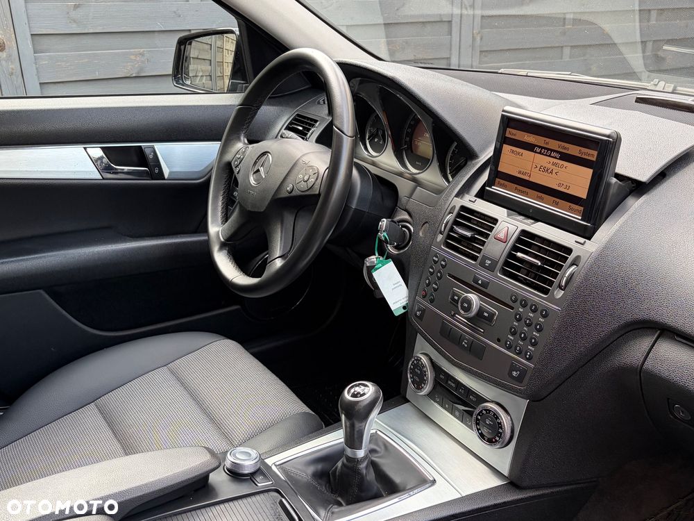 Mercedes-Benz Klasa C 180 Kompressor BlueEFFICIENCY Avantgarde - 34