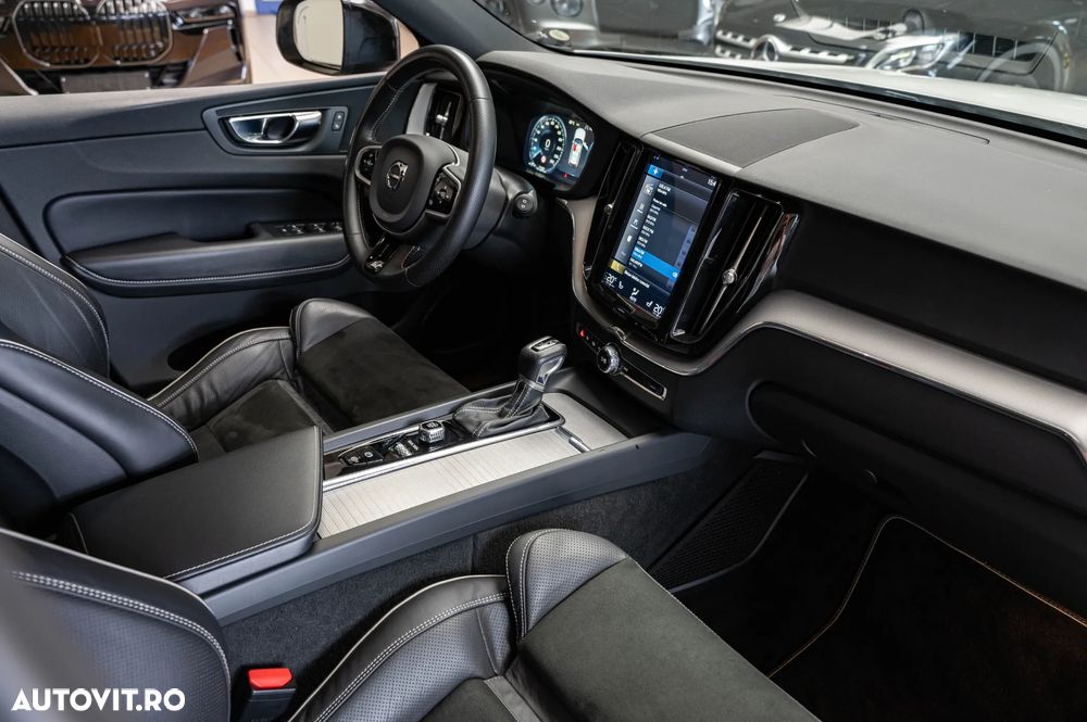 Volvo XC 60 D5 AWD Geartronic RDesign - 11