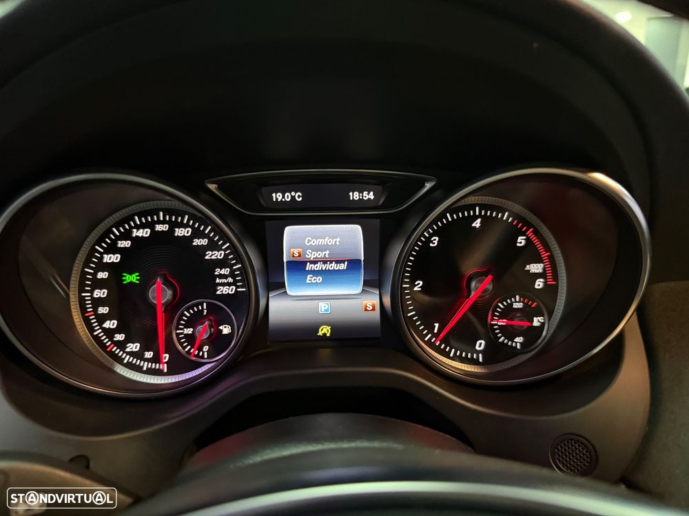 Mercedes-Benz CLA 180 d Shooting Brake AMG Line - 15