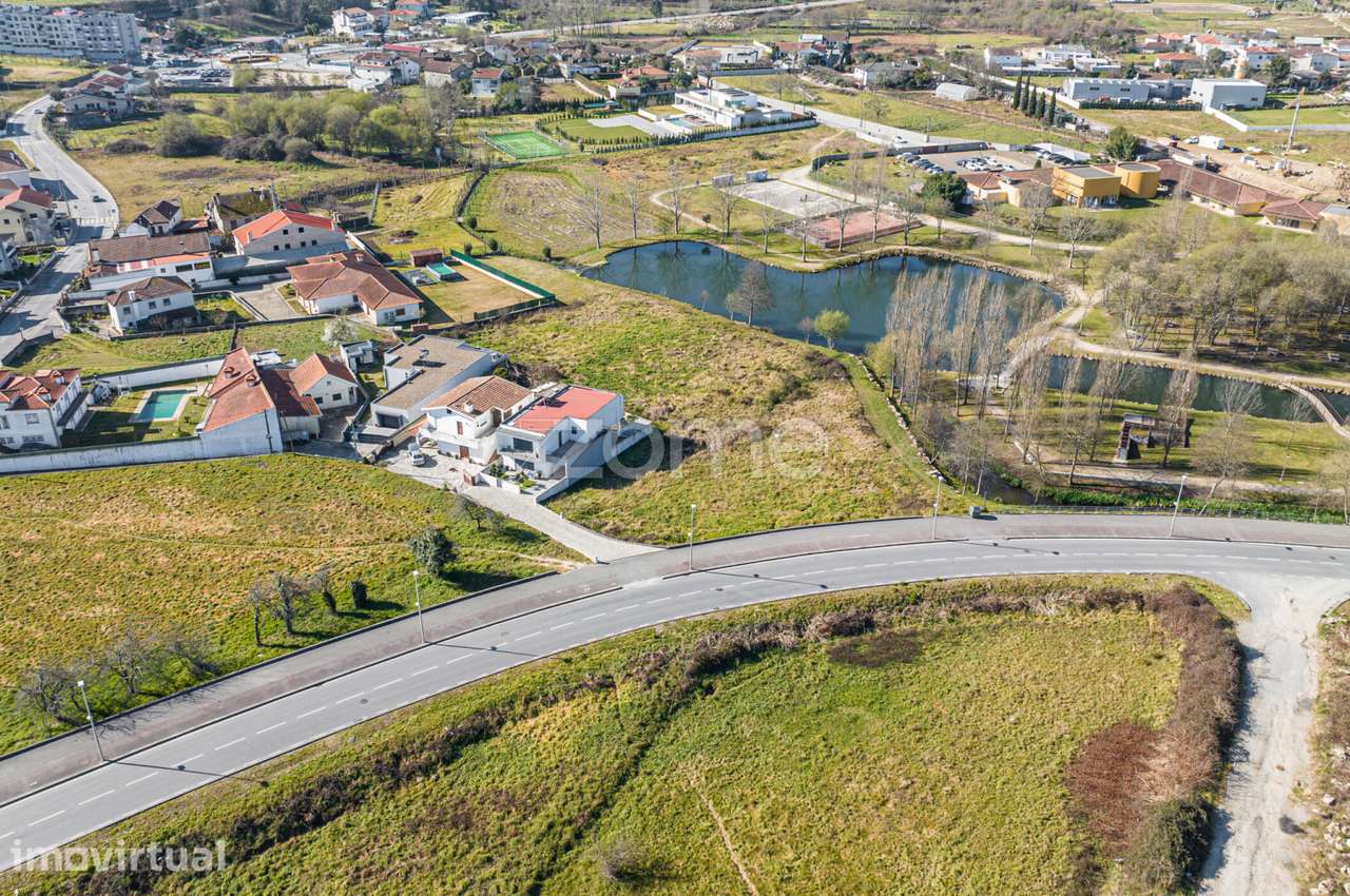 Terreno urbano, com 2200m2, Próximo ao Parque de Freamunde - Grande imagem: 5/16