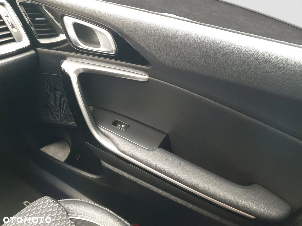 Kia XCeed 1.5 T-GDI L Business Line - 21