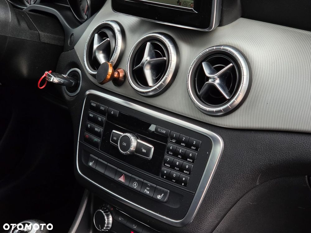 Mercedes-Benz CLA 180 - 13