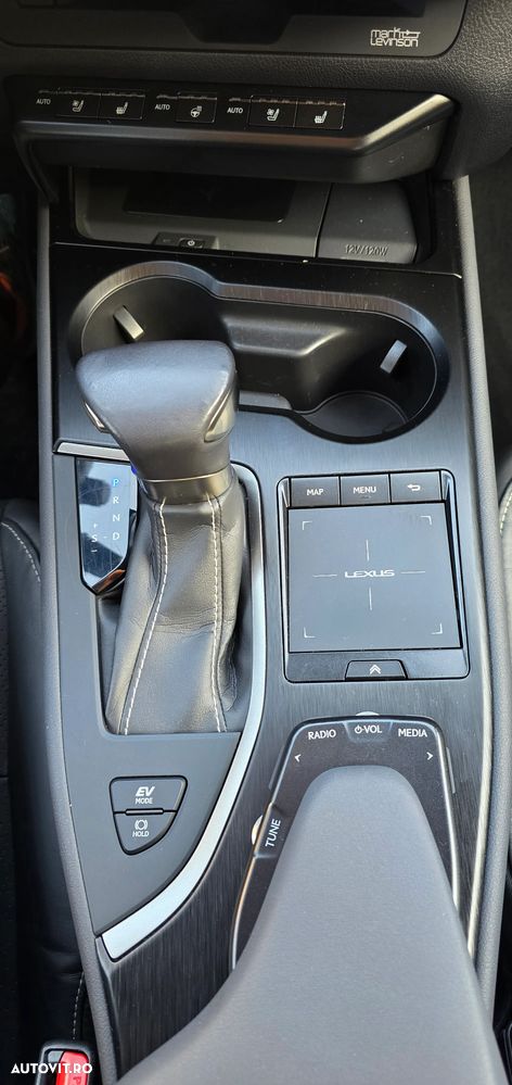 Lexus UX 250h 2.0L HEV 20H- (178 HP) 4X4 CVT Luxury - 23