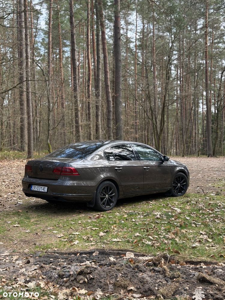 Volkswagen Passat - 4