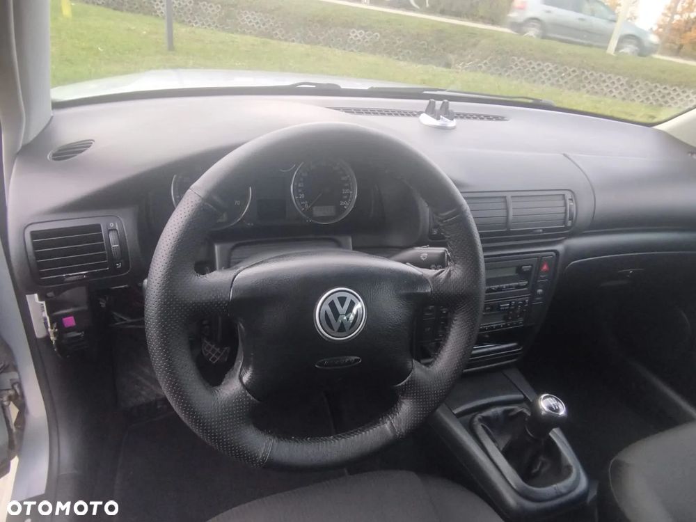 Volkswagen Passat 1.6 Comfortline - 6