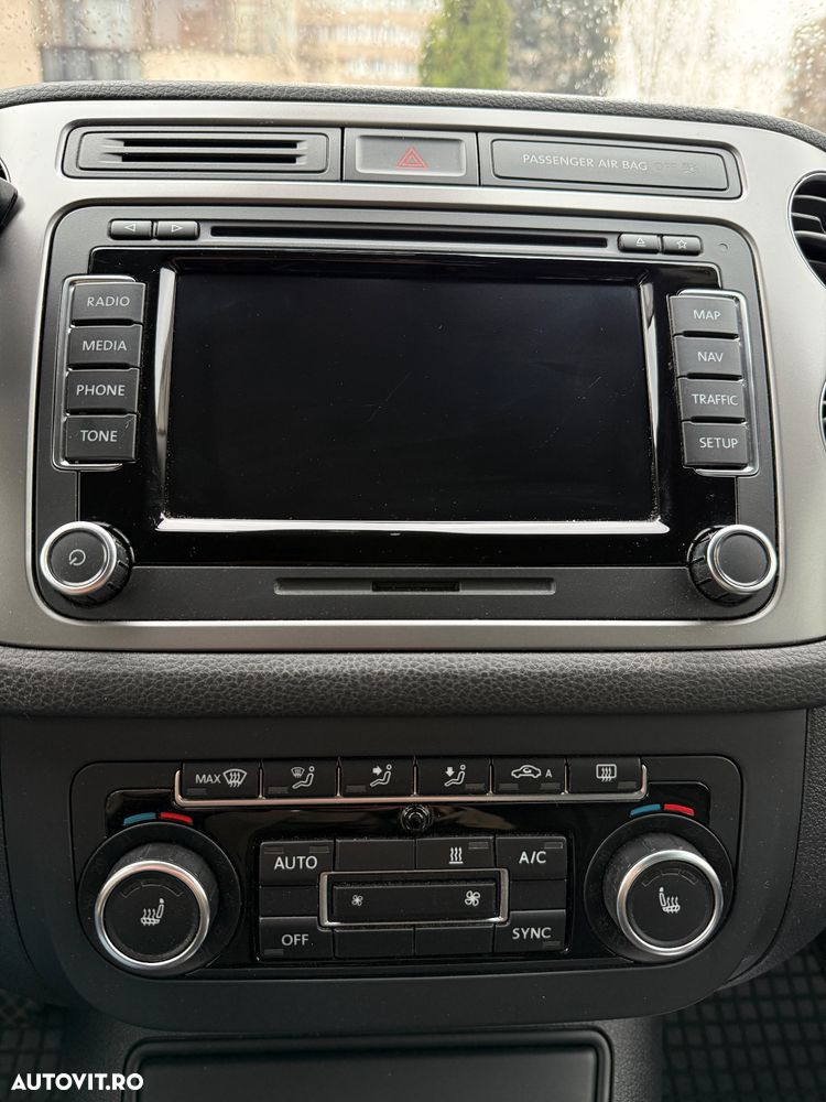 Volkswagen Tiguan 2.0 TDI DPF 4Motion BlueMotion Technology DSG Lounge Sport & Style - 16