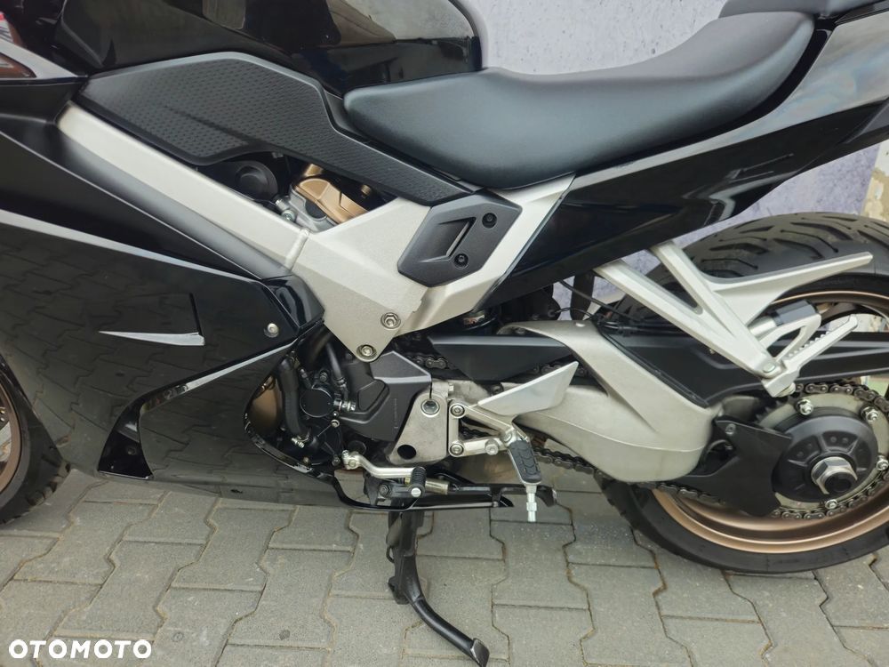 Honda VFR - 18