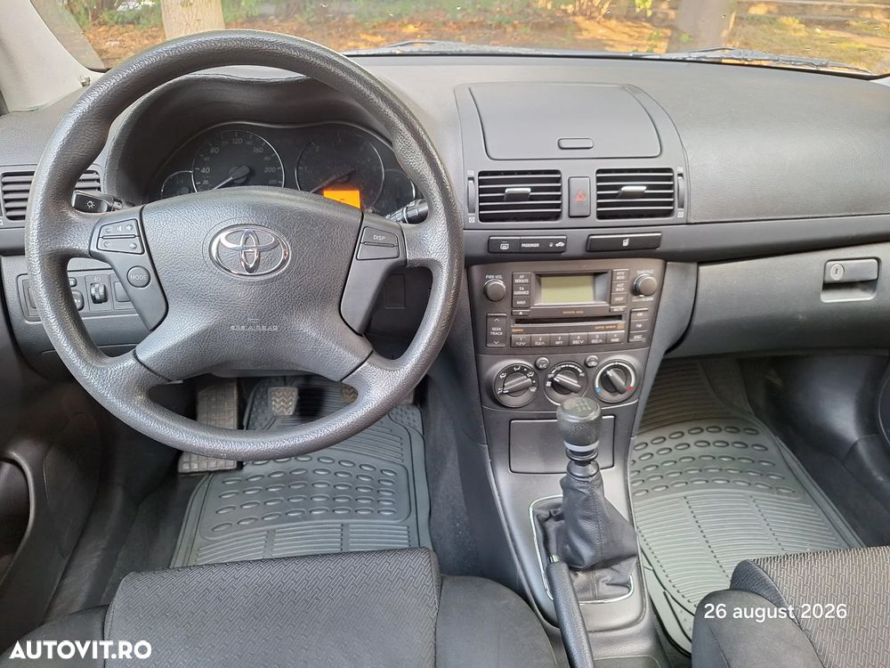 Toyota Avensis 2.0 D-4D Sedan Terra - 8