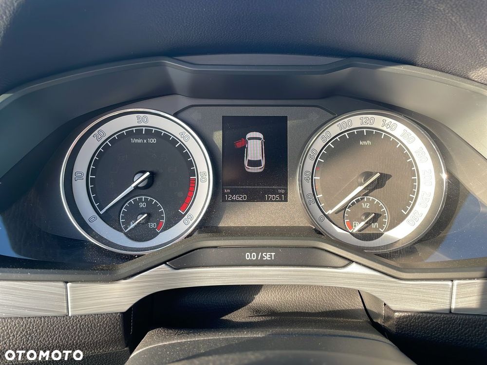 Skoda Superb 2.0 TDI DSG Ambition - 11