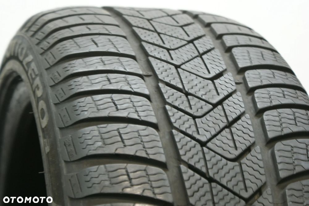 245/40R19 PIRELLI WINTER SOTTOZERO 3 RSC , 6,5mm 2023r R3598 - 1