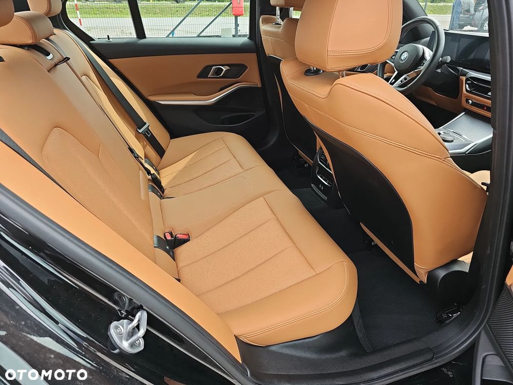 BMW Seria 3 318i M Sport - 22