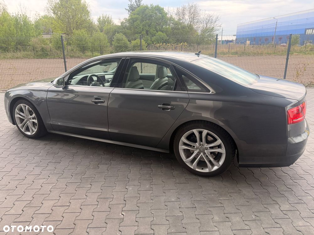 Audi S8 - 11