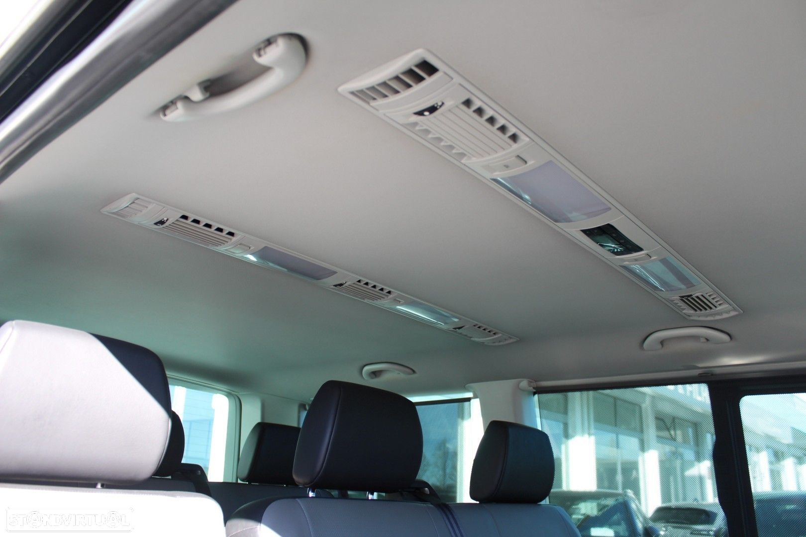VW Caravelle 2.0 TDI Comfortline DSG - 12
