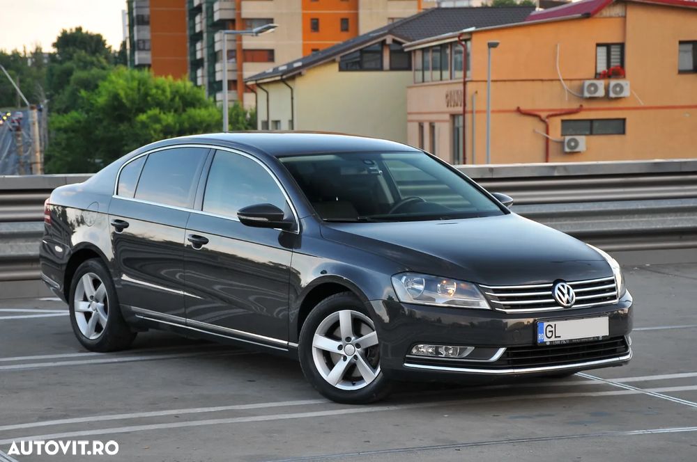 Volkswagen Passat 2.0 TDI BlueMotion Technology DSG Trendline - 1