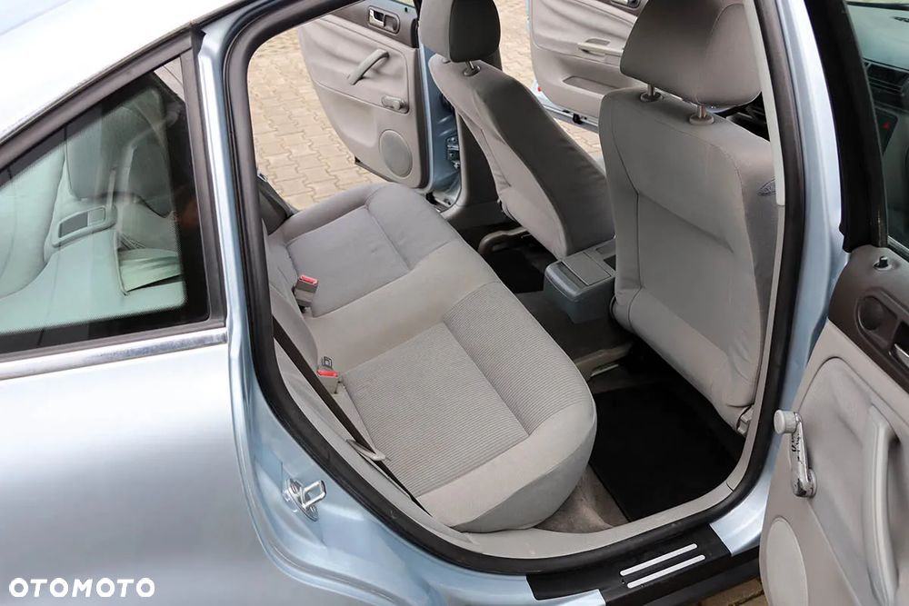 Volkswagen Passat 1.9 TDI Comfortline - 26