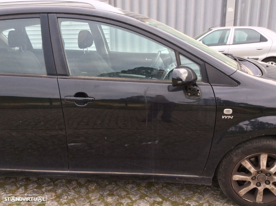 Porta frente direita Toyota Corolla Verso 2005 - 1