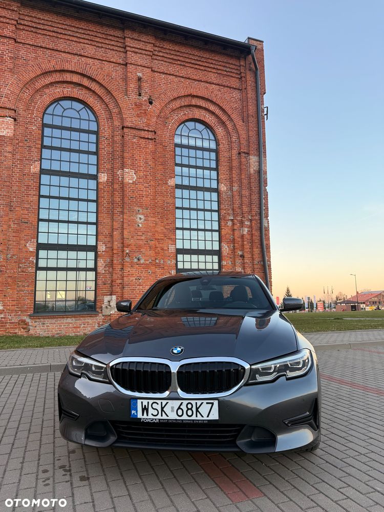 BMW Seria 3 330i xDrive Sport Line - 2