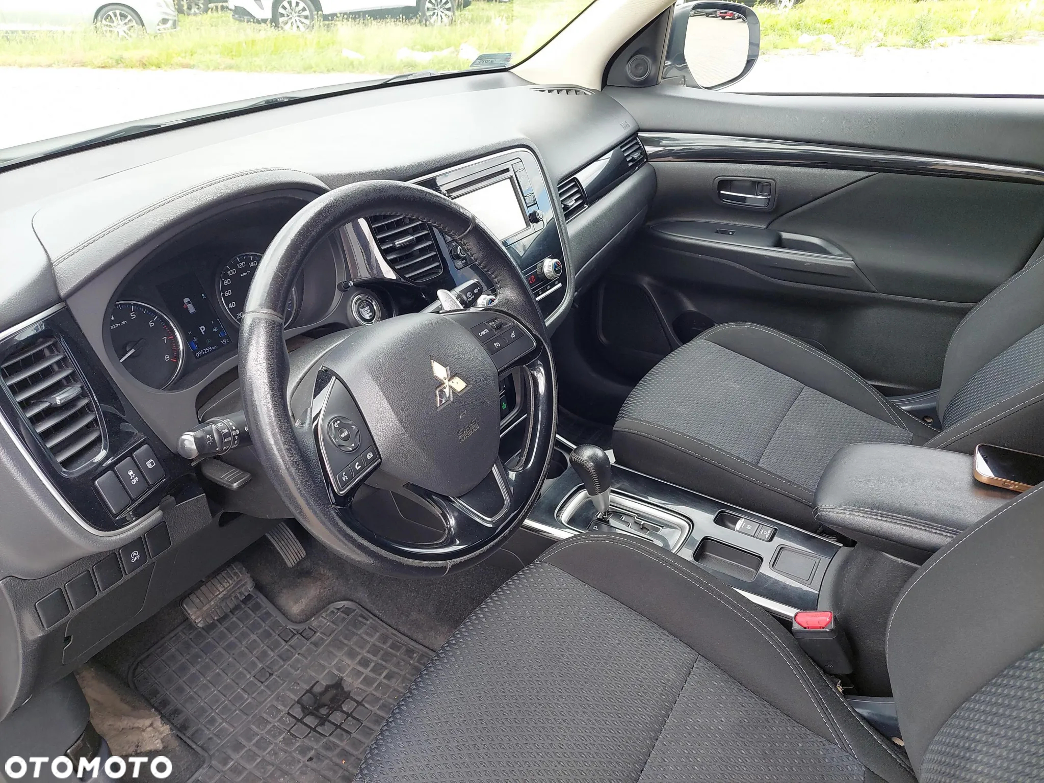 Mitsubishi Outlander 2.0 Intense 2WD CVT - 9