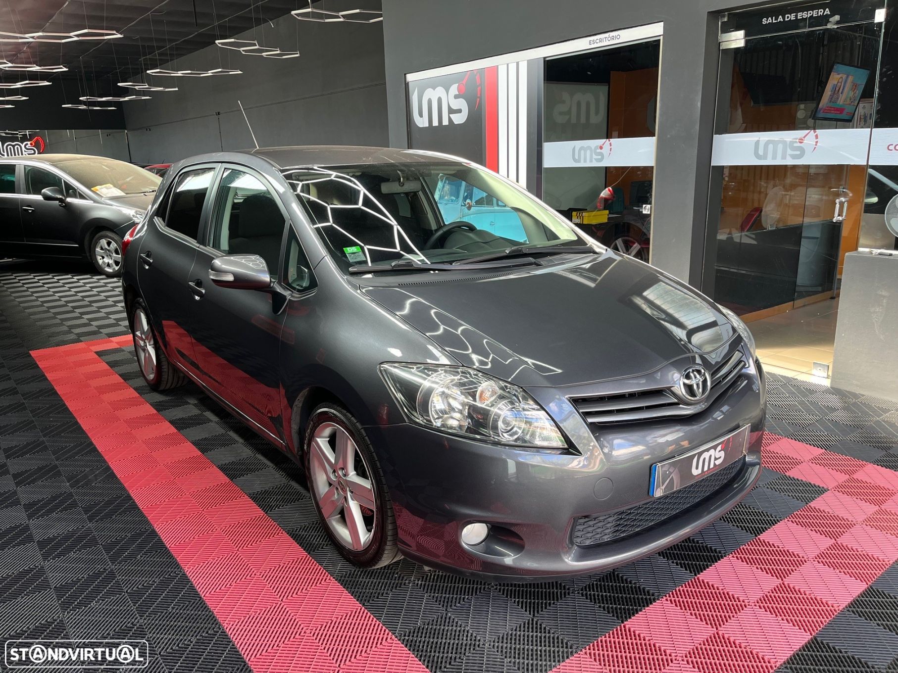 Toyota Auris 1.4 D-4D Exclusive - 1