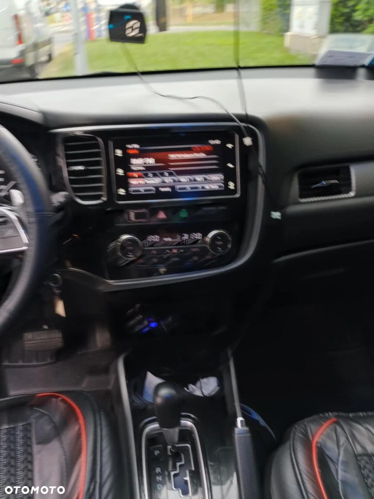 Mitsubishi Outlander 2.0 2WD CVT Diamant Edition - 12