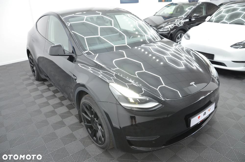 Tesla Model Y Long Range AWD - 9
