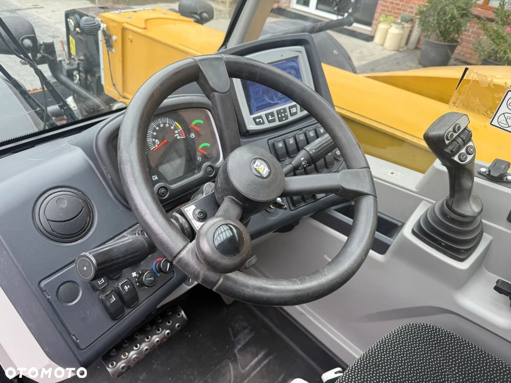 Caterpillar TH 408 D - 29