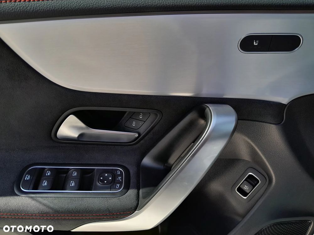 Mercedes-Benz CLA 200 mHEV AMG Line 7G-DCT - 16