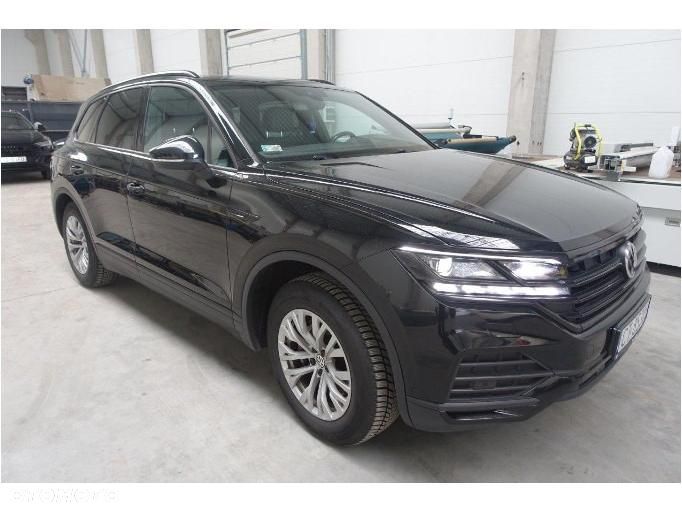Volkswagen Touareg - 1