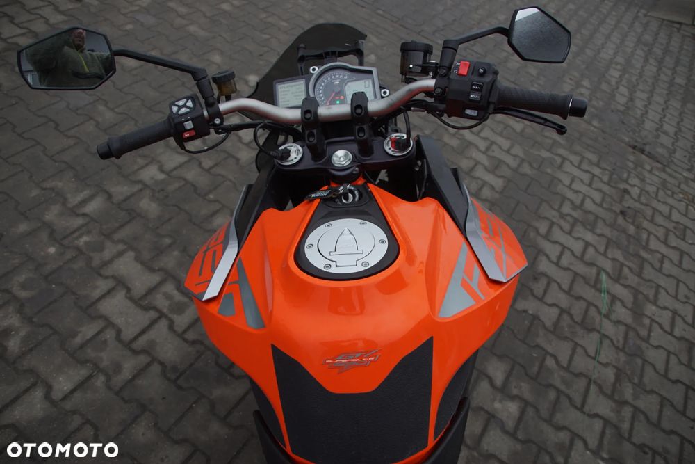 Motocykl na części KTM 1290 SUPER DUKE GT 2019 silnik dekiel osłona zbiornik licznik lagi laga lampa amortyzator felga rama dokumenty siedzenie przełącznik wydech akrapovic błotnik - 9