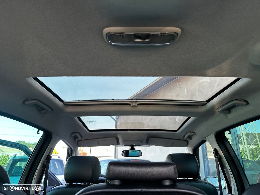 Ford S-Max 2.0 TDCi Titanium 7L - 32