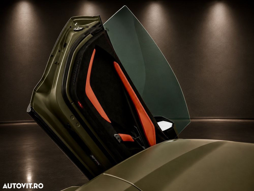 Lamborghini Revuelto - 12