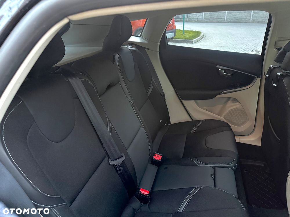 Volvo V40 D3 Drive-E Momentum - 11