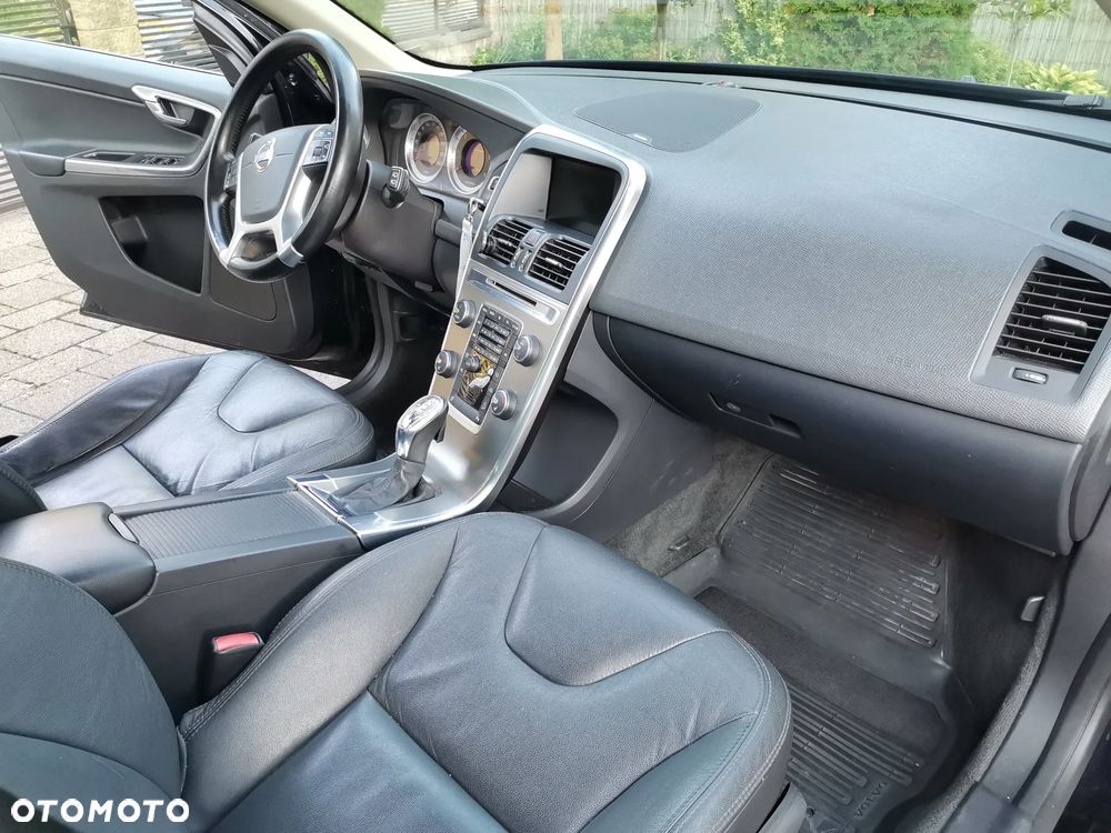 Volvo XC 60 D5 AWD Base - 6